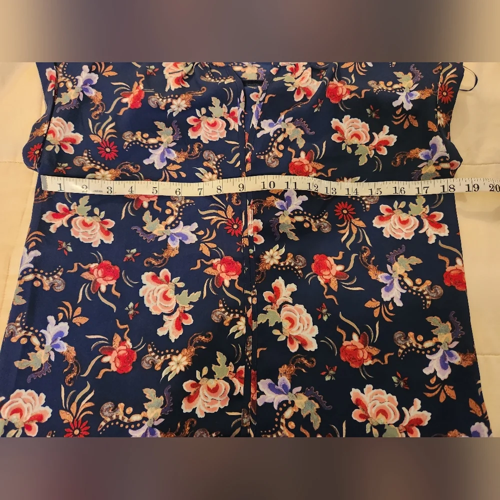 Philosophy Top, Blouse Floral Navy, Pink, Green V-neck Sz XS EUC Summer Tropical
